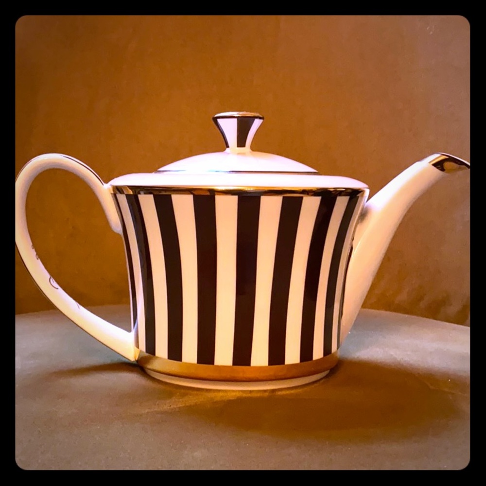 Henri bendel teapot